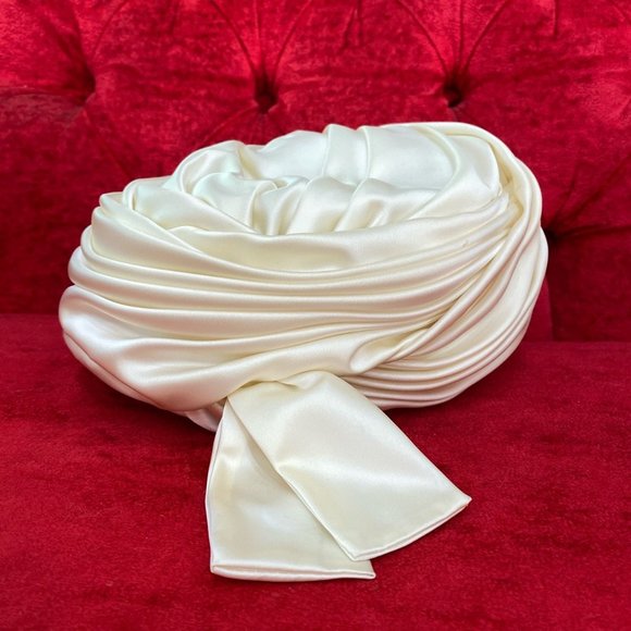 GORGEOUS VINTAGE CHRISTIAN DIOR SILK/SATIN TYPE TI - Picture 1 of 4